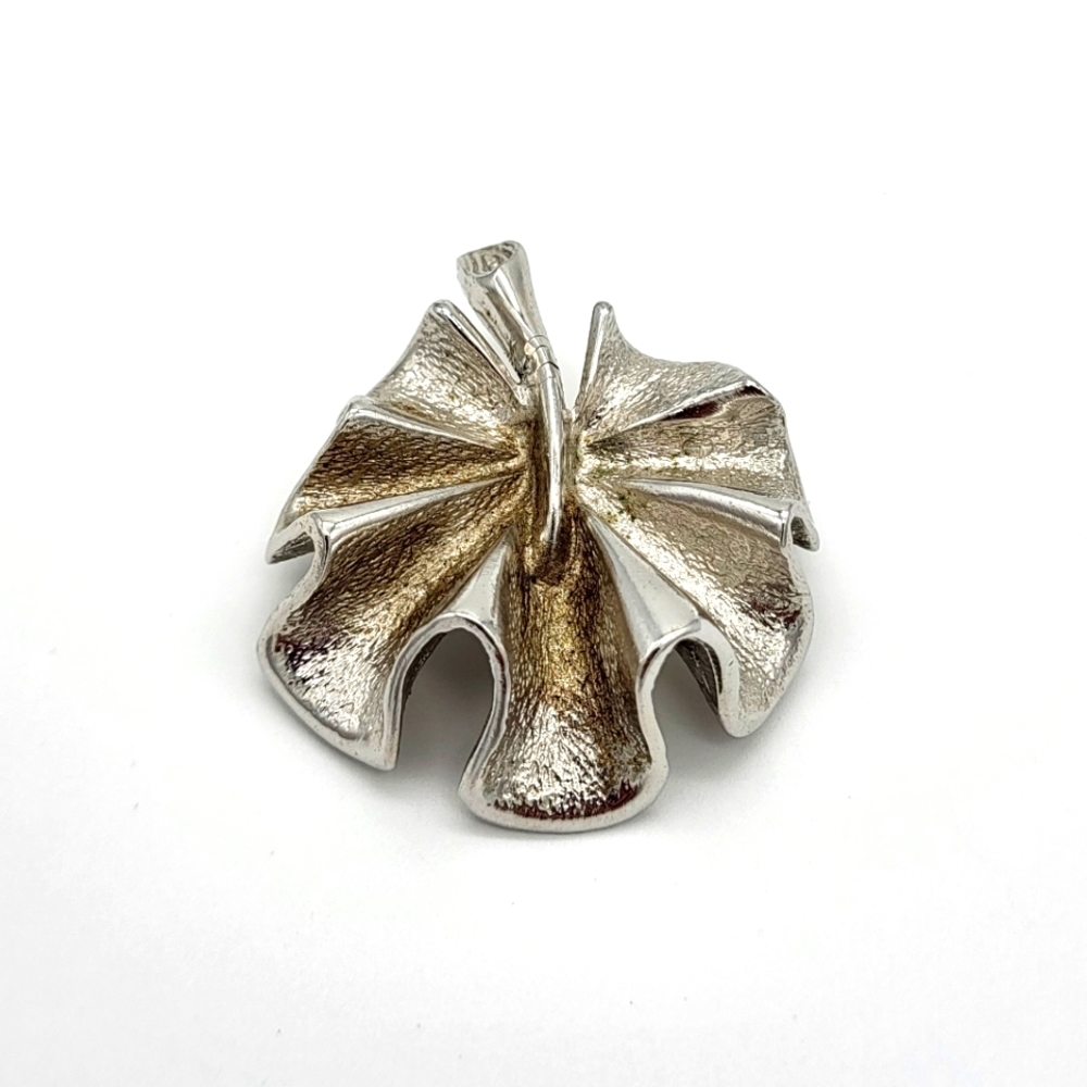 Vintage Sarah Coventry leaf pin